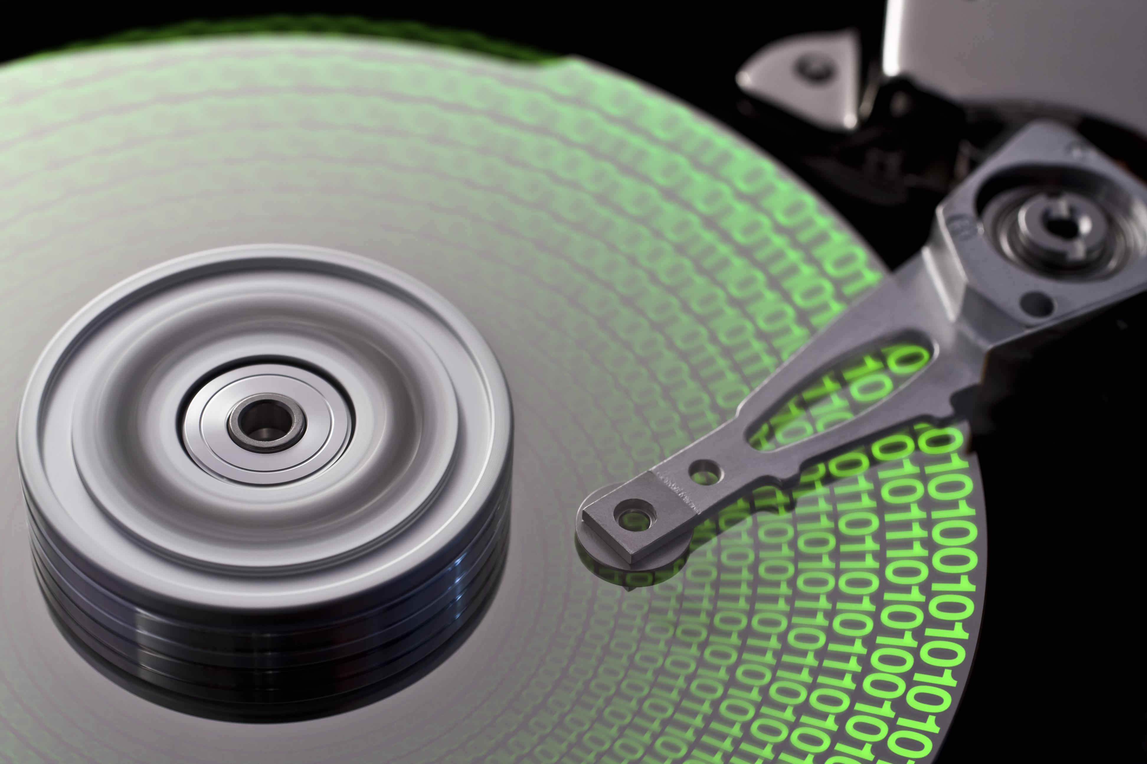 Достать информацию диска. Восстановление данных с жесткого диска. Лазерный жесткий диск. Дорожки жесткого диска. Сканирование жестких дисков.